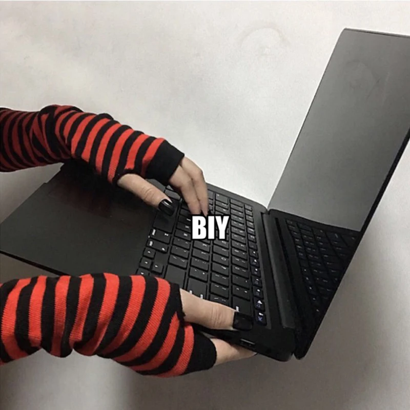 Девочка мягкие перчатки Хараджуку с открытыми пальцами рукава для мужчин и женщин, вязаные полосатые ложные на весну и лето.