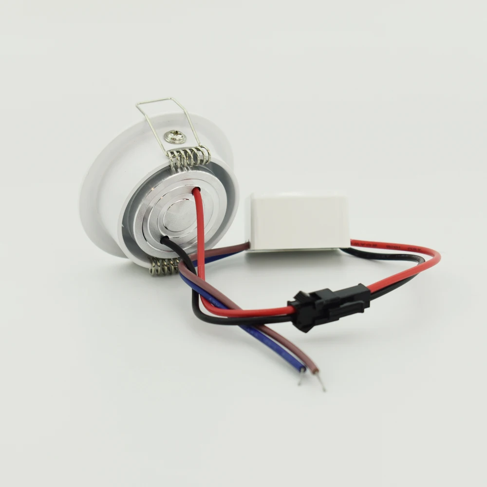 Светодиодный точечный светильник направленного света углубленный потолочный с