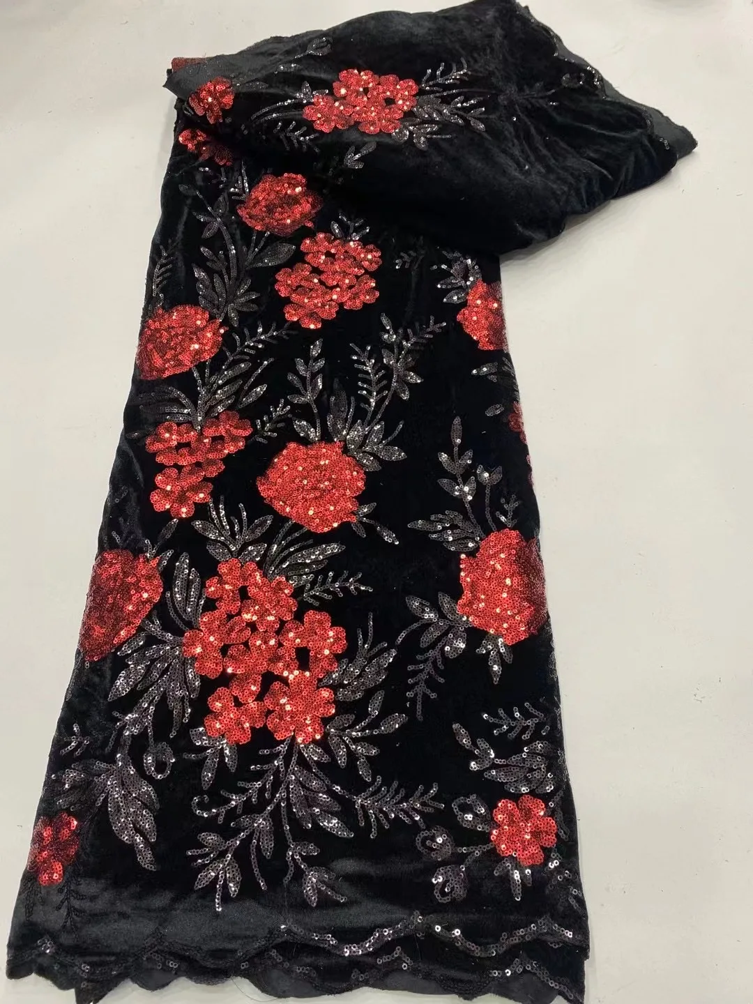 

Latest Velvet Lace Fabric 2021 High Quality African Nigerian Lace Fabric With Sequins French Lace Fabric For Party Sew LY21102
