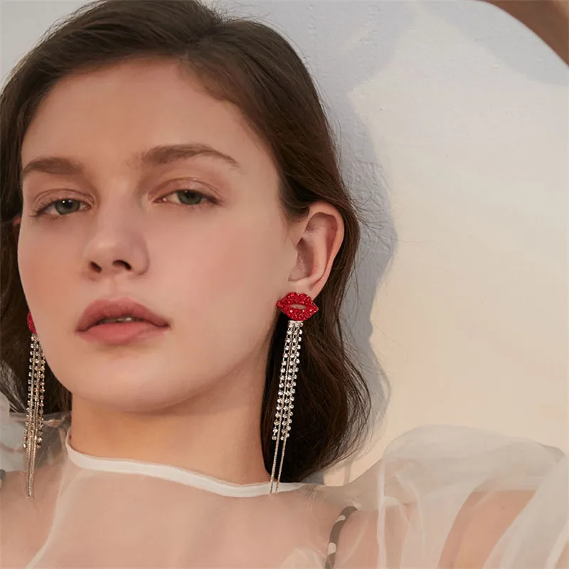Женские серьги с бахромой и кристаллами красными подвеска губы корейский стиль