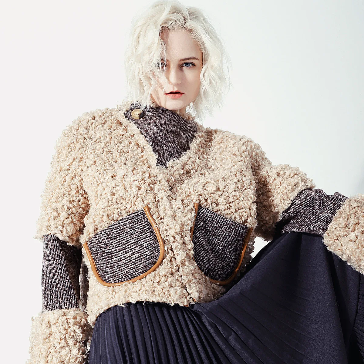 

2019 Retro Fur Jacket for Female Lamb Wool Trimmed Fur-like Winter Autumn Fashion Women Jackets Coats Sheep Rolls