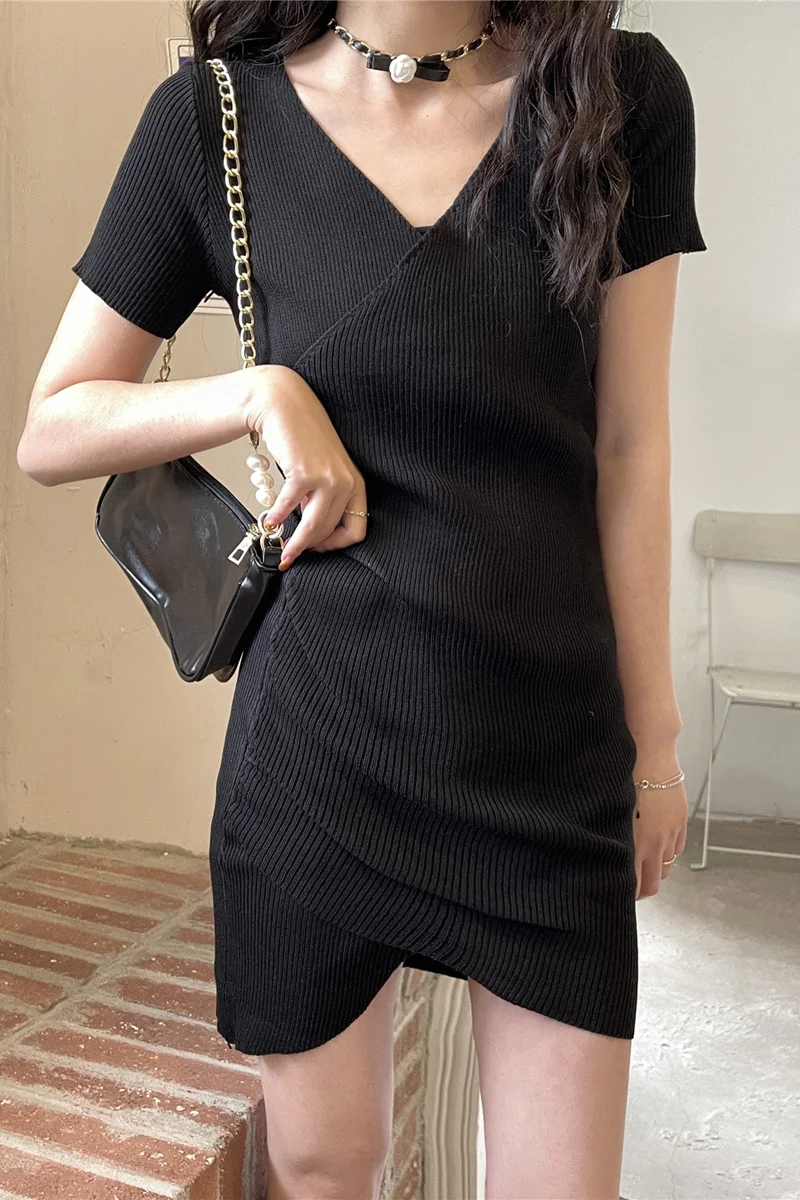 

Black scheming French body bag hip skirt knit inner base v-neck dress women