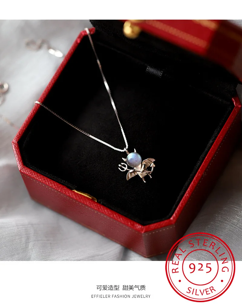 Женское ювелирное изделие из серебра 925 пробы с лунным камнем и маленьким