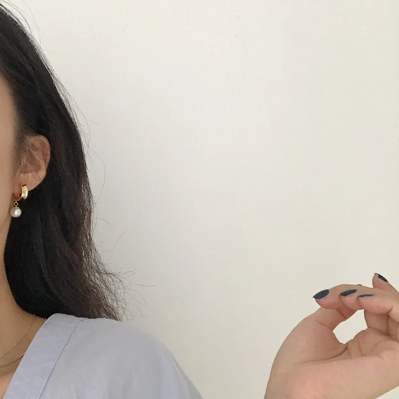 

Korean version S925 silver earring trend fashion temperament C ring heavy pearl personality earrings female crown