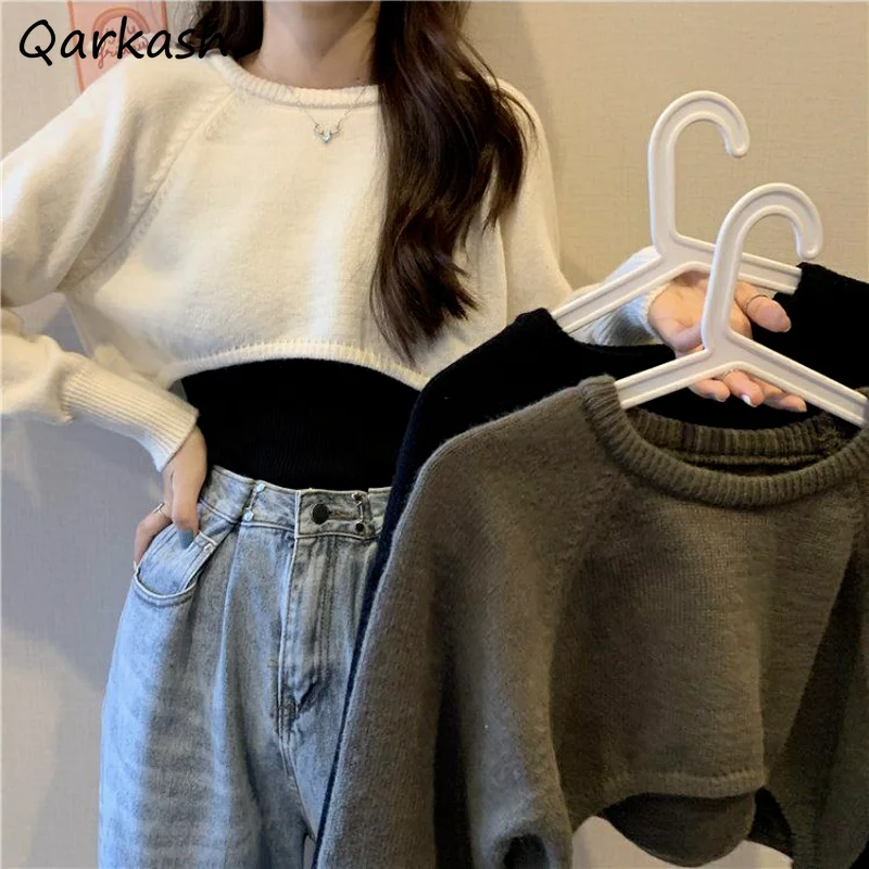 Укороченный женский свитер |