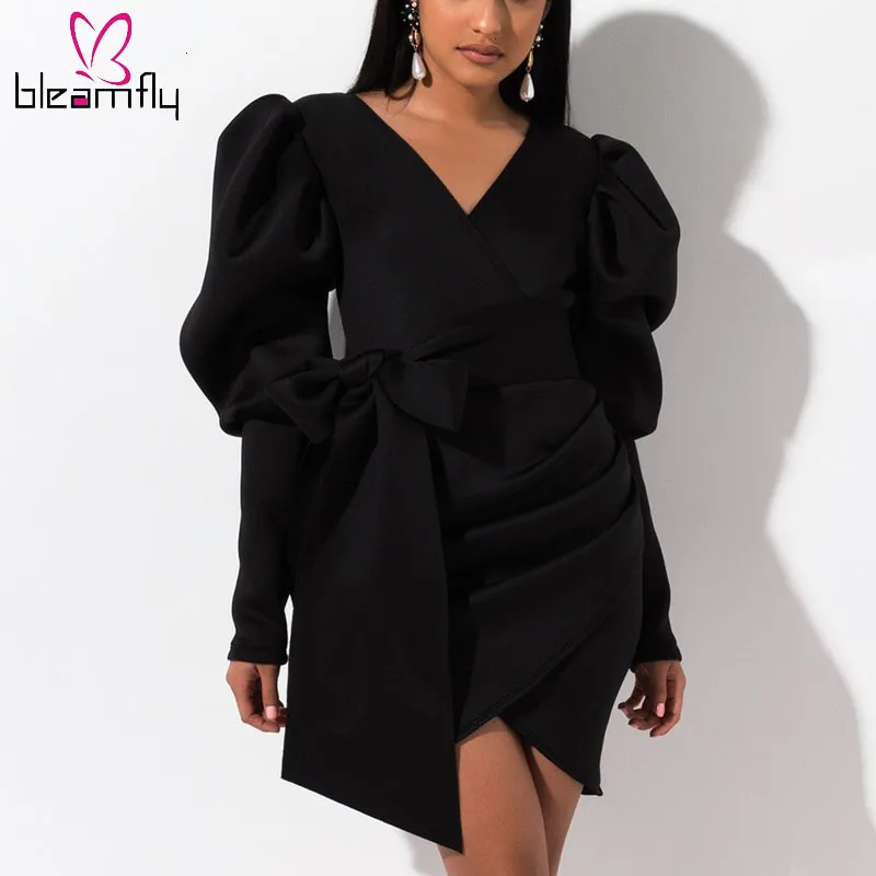 Женское мини платье с длинным пышным рукавом и v образным вырезом шикарная