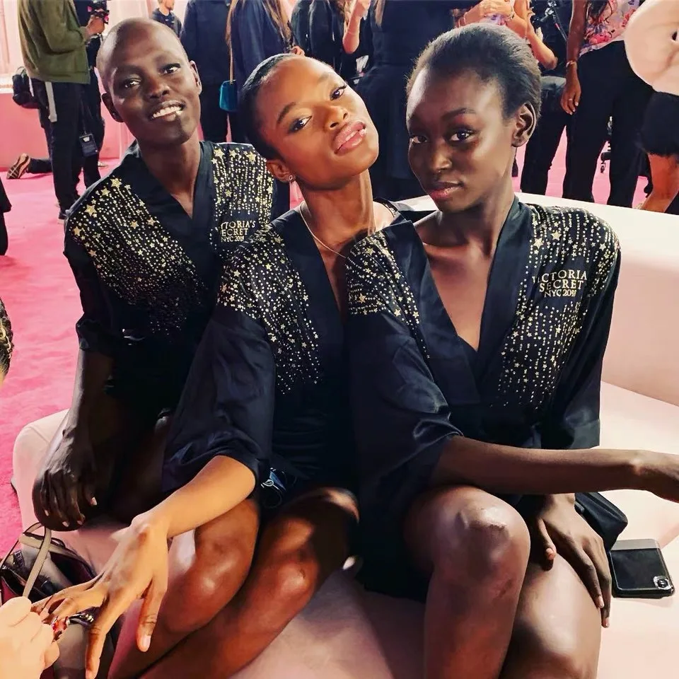 Летняя шелковистая атласная позолоченная ночная рубашка сексуальный Свадебный