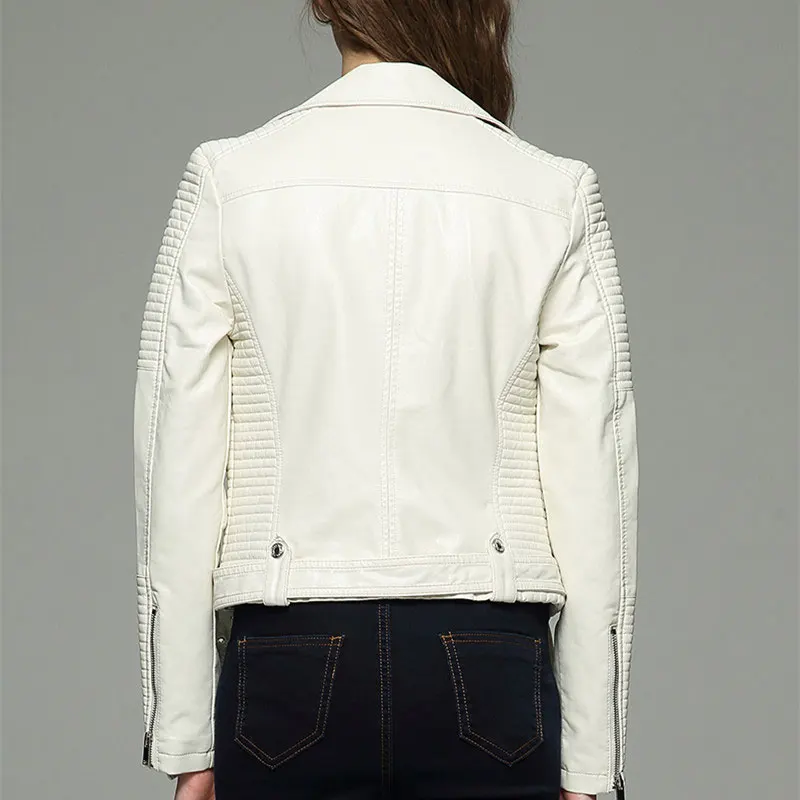 Женская кожаная куртка с заклепками Черная байкерская из искусственной кожи на