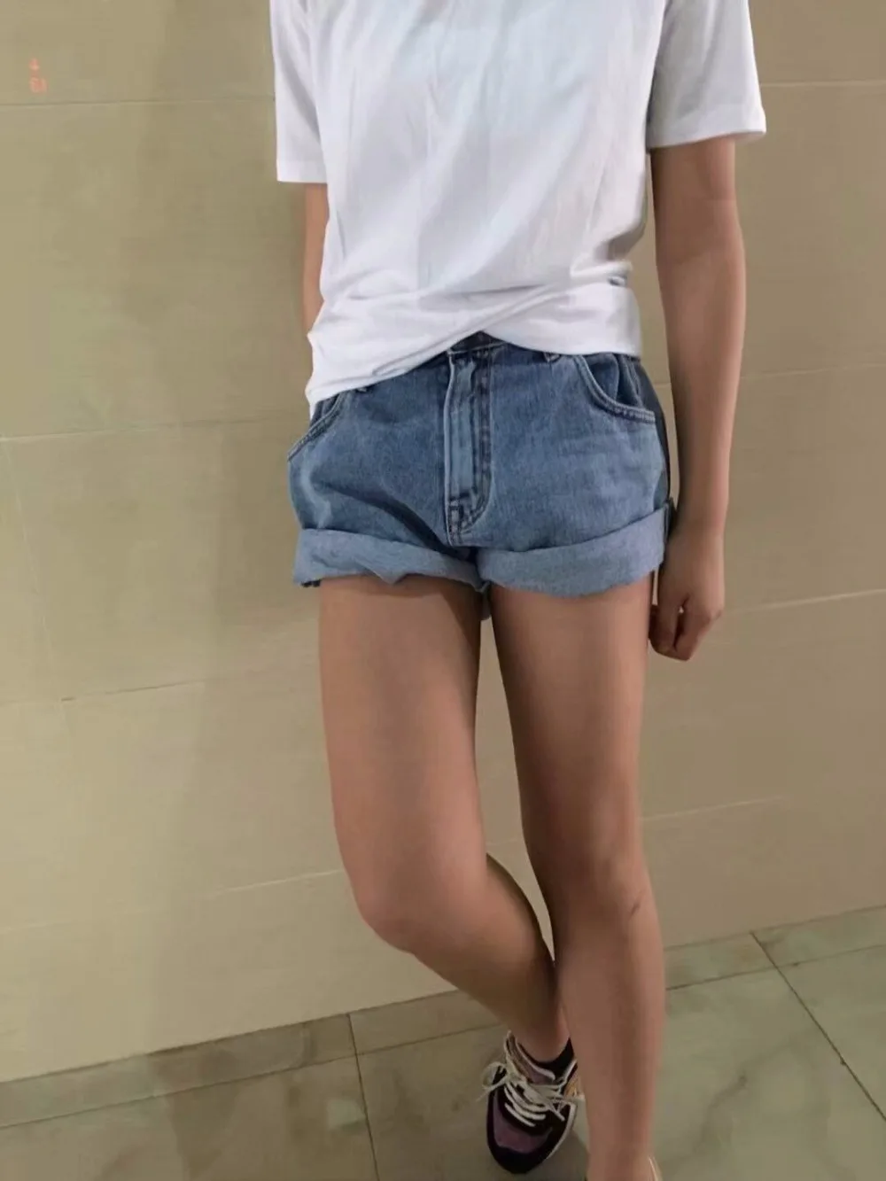 

Summer 2019 women Pleat curling shorts denim hot shorts female denim casual shorts High waist Split Hem denim shorts for women