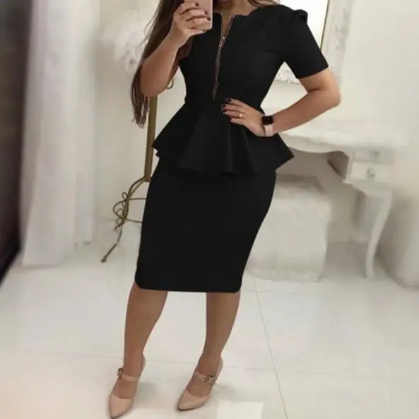 Элегантное офисное женское платье с круглым вырезом и коротким рукавом