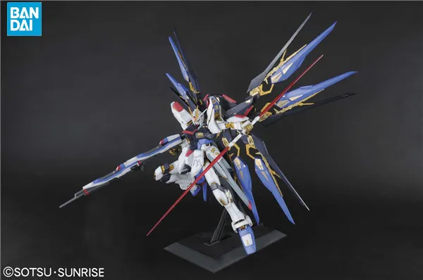 

BANDAI GUNDAM PG 1/60 Strike Freedom Gundam model kids assembled Robot Anime action figure toys