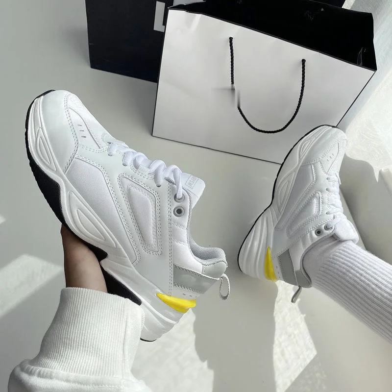 Женские кроссовки в гонконгском стиле весенние белые на толстой подошве