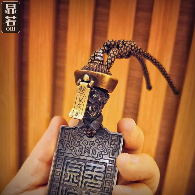 

CX Agency General Bai Yi Zombie Hand Strap EDC Pendant Handmade Outdoor DIY Pendant Parachute Cord Pendant