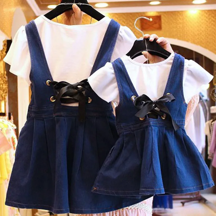 Джинсовый комбинезон для мамы и дочки платья футболка + платья-комбинезоны