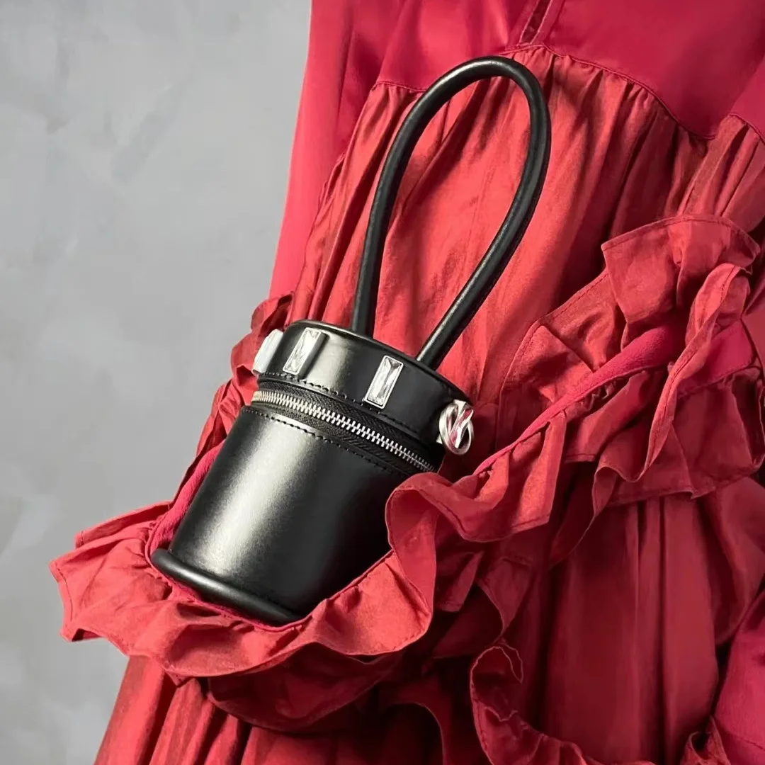 

Новинка 2021, осенне-зимняя трендовая сумка, модная простая черная, белая маленькая квадратная сумка через плечо, сумка круглой формы с верхни...