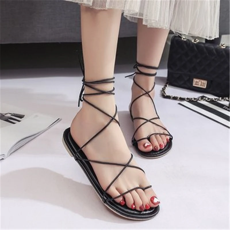 

Web celebrity lace sandals, 2020 new summer super fire fairy sandals, black Roman strap flats, dance shoes