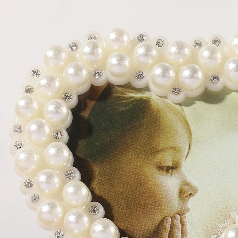 

Pearl Decorated Wedding Photo Frame Heart-shaped Birthday Present Home Decoration Modern Simplicity White Photo Frame