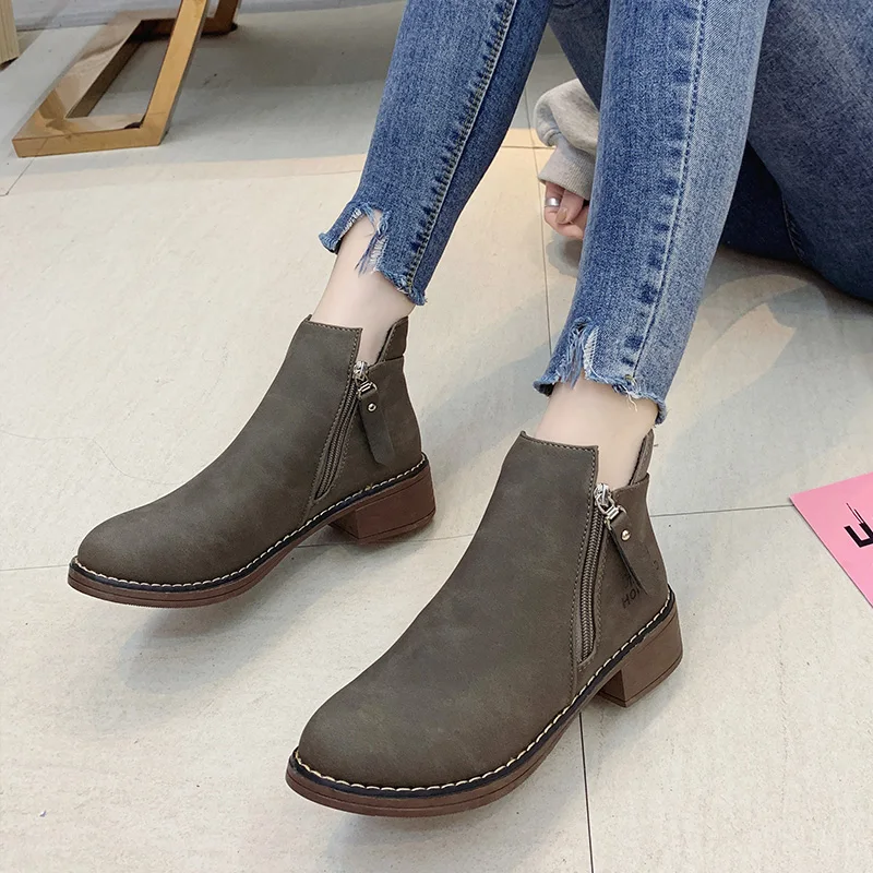 Bootee/ г.; женские ботинки на низком каблуке; обувь с круглым носком; женские резиновые сапоги; роскошные дизайнерские ботинки на молнии со шнуровкой; женские непромокаемые ботинки