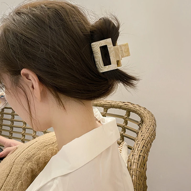 

Retro Claw Hair Clips for Women Korean Large Geometric Hairpins Shark Clip Elegant Headwear Hair Accessories Leopard Barrettes
