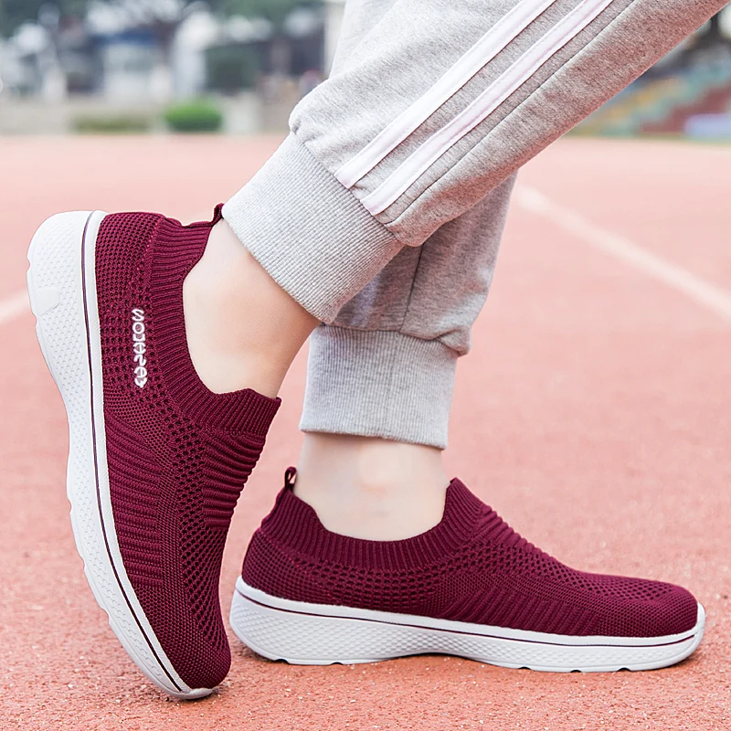 

New Unisex Lightweight Summer Fitness Running Shoes Women Flying Weave Slip-on Casual Sneakers Men Non-slip Mother Jogging Shoes
