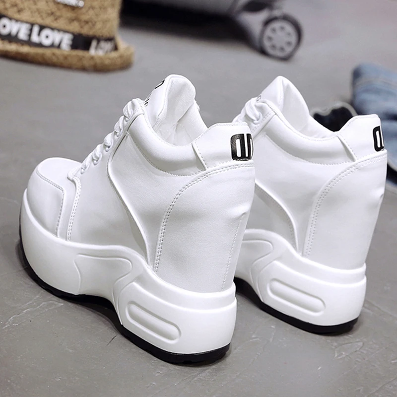 Женские кроссовки на платформе 10 см белые дышащие танкетке повседневная обувь