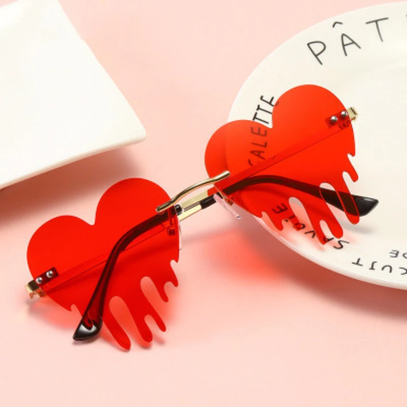 Новинка женские солнцезащитные очки с сердечками 2020 роскошный бренд без оправы