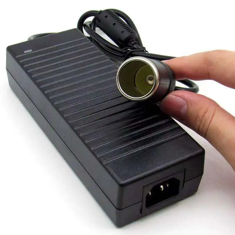 Автомобильный преобразователь напряжения 100 240 в перем. Тока на 12 пост.