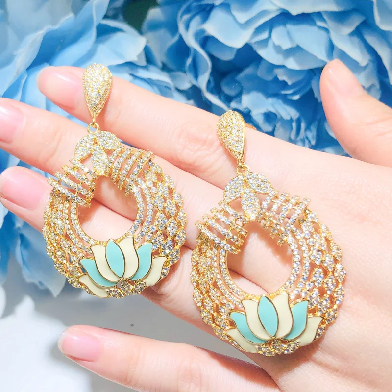 

QooLady Famous 2023 Charming Women Wedding Party Accessories Sparkling Zirconia Gold Color Leaves Big Drop Earring Jewelry E142