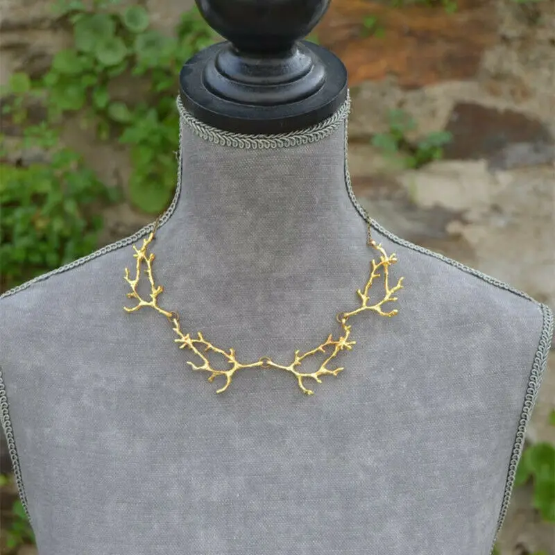 Ожерелье с подвеской в виде веточки золотого цвета ювелирное изделие