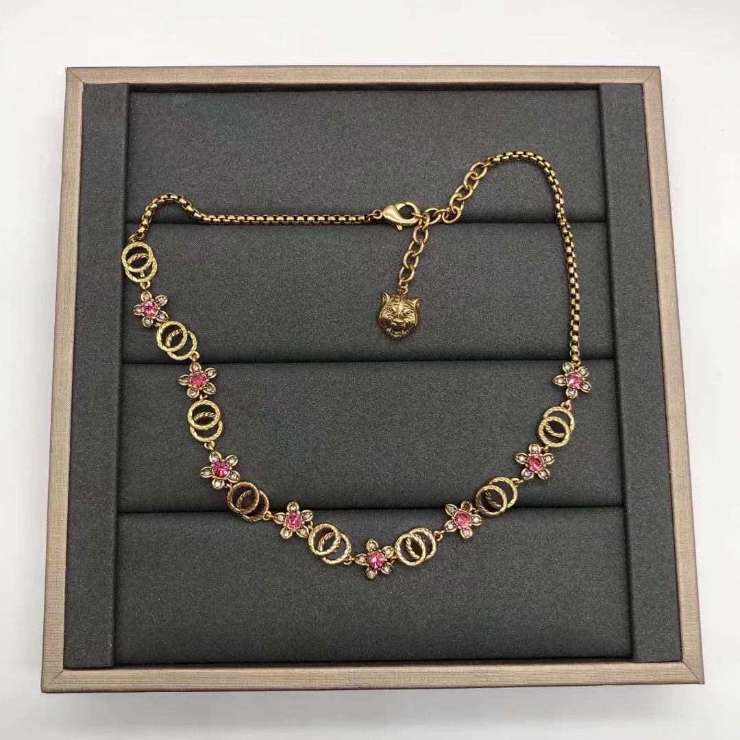 

2021 модное роскошное Брендовое оригинальное ожерелье в стиле ретро с буквами свадебное ожерелье с сердцем и подвесками для пары женских ком...