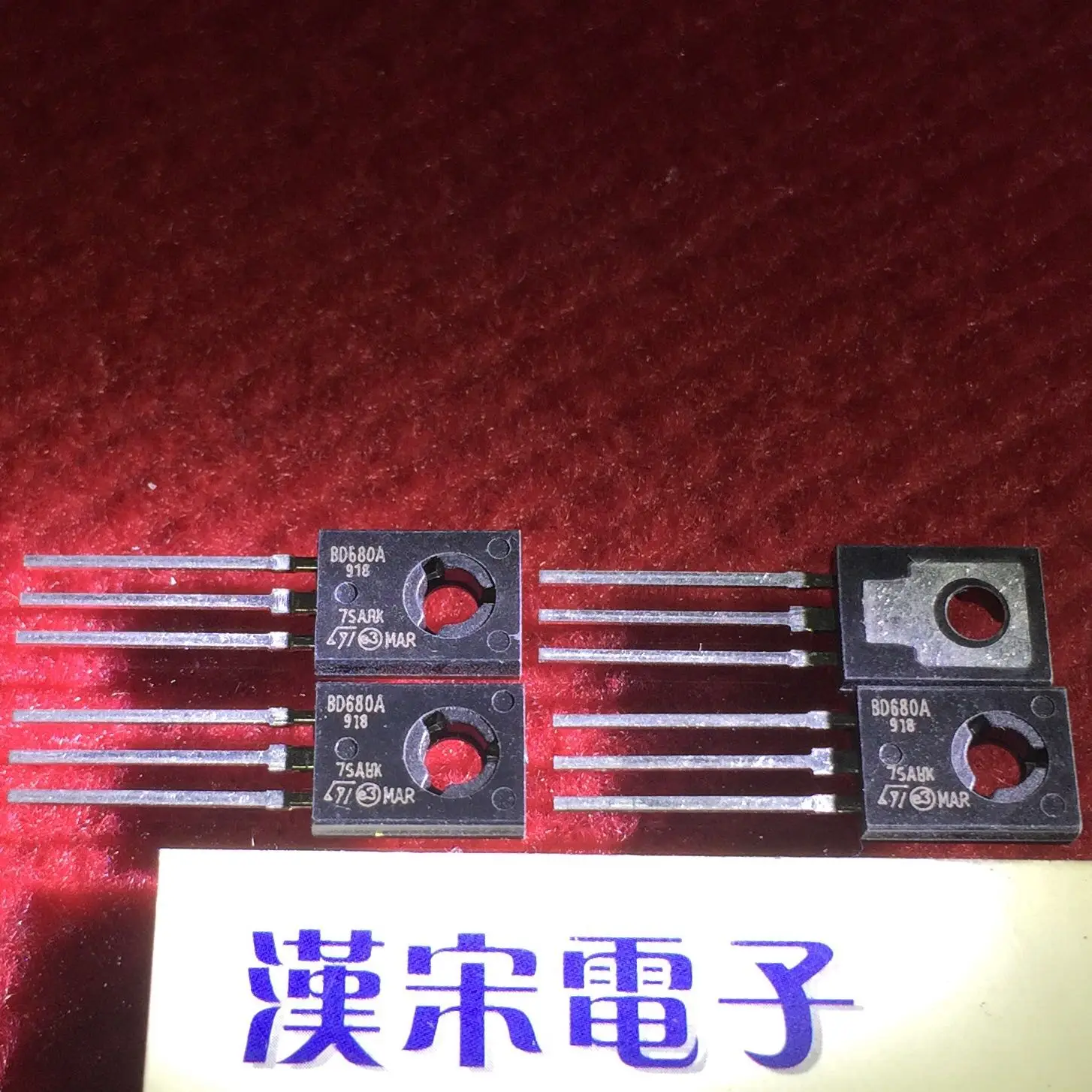 

Бесплатная доставка BD680A BD680 ST TO-126 10 шт.