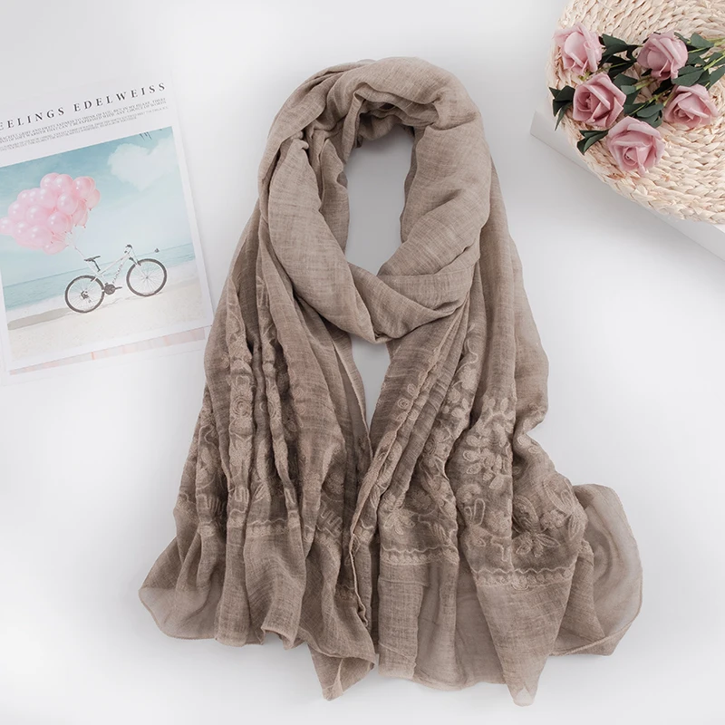 Sjaals 2019 winter floral hijab Plain cotton scarf Stereo embroidery flower muffler head wrap capes shawls bandana women |