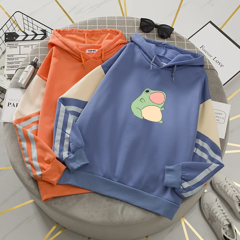 

Женская толстовка с капюшоном в стиле 90-х с принтом в виде лягушки