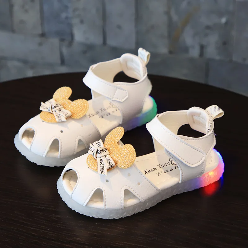 

Сандалии для девочек на мягкой подошве, модные босоножки с застежкой-липучкой, универсальная детская обувь с мультяшным принтом, лето