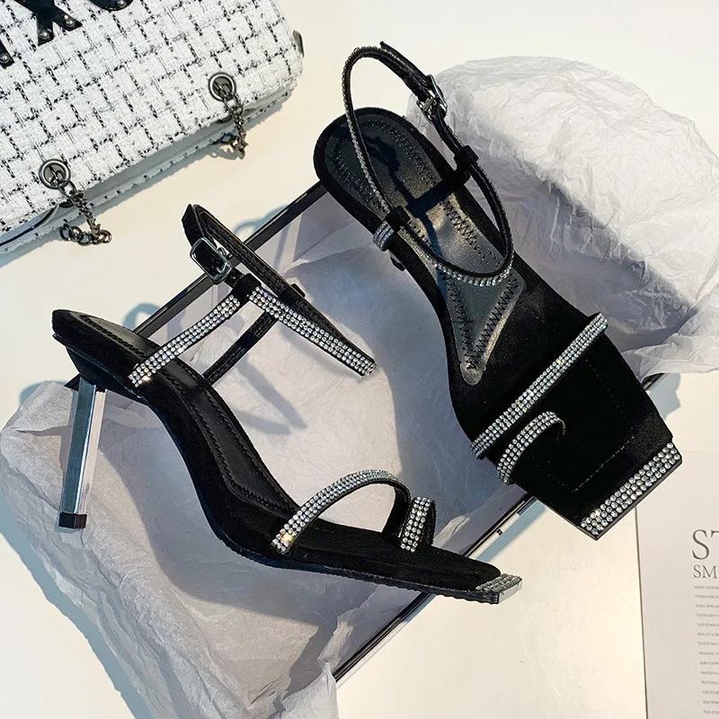 

Бесплатная доставка; Модные женские сапоги из черной замши, с украшением в виде кристаллов Стразы сандалии с ремешками обувь на высоком каб...