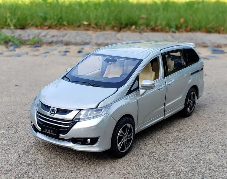 1:32 Масштаб литья под давлением сплав Металл роскошный MPV модель автомобиля для HONDA Odyssey Коллекция Модель автомобиля Вытяните назад звук и светильник игрушки автомобиль
