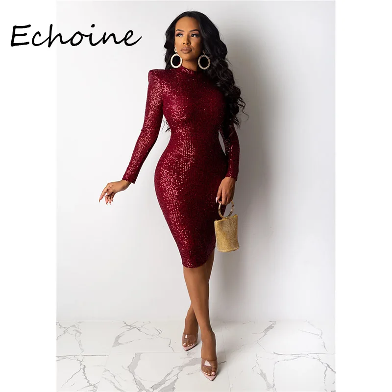 Женское платье карандаш средней длины облегающее с круглым вырезом и длинным