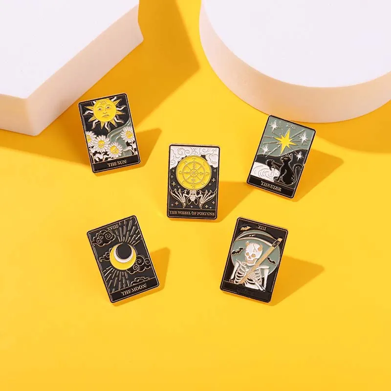 

Creative Punk Style Tarot Brand Brooch Punk Dark Witch Skull Lover Brooch Fashion Badge Pin Jewelry Gift Backpack Lapel Badges