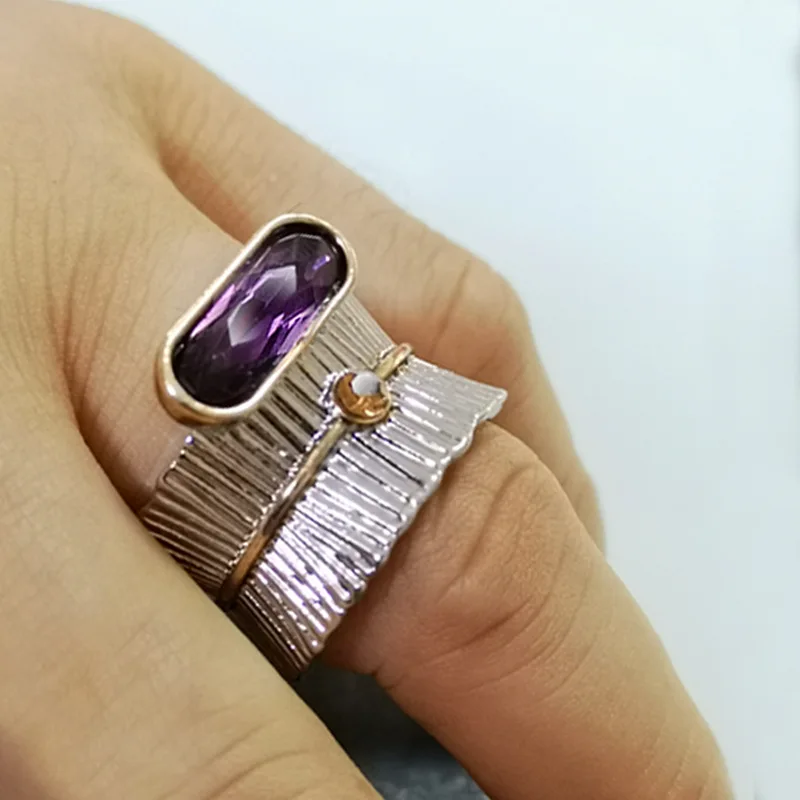 Винтажное кольцо с фиолетовым цирконием