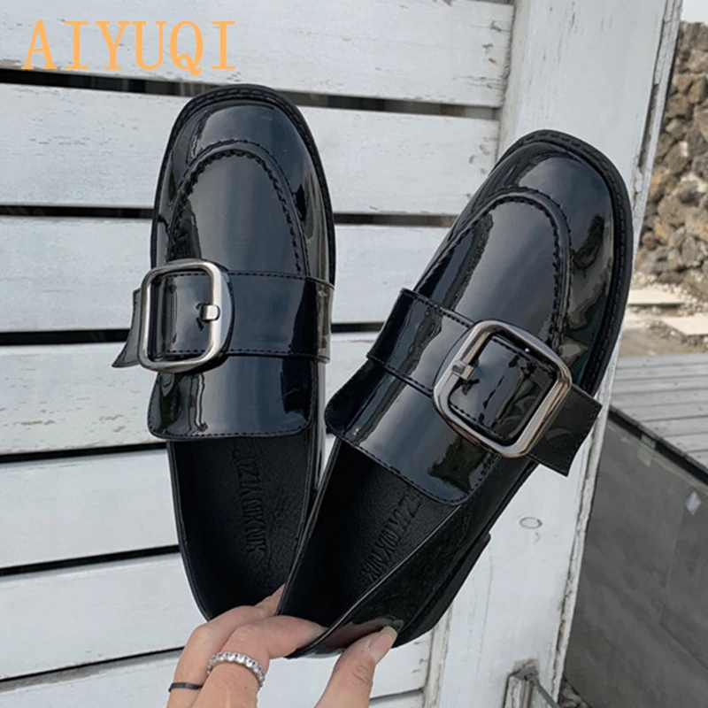 Туфли женские из лакированной кожи повседневные лоферы плоская подошва