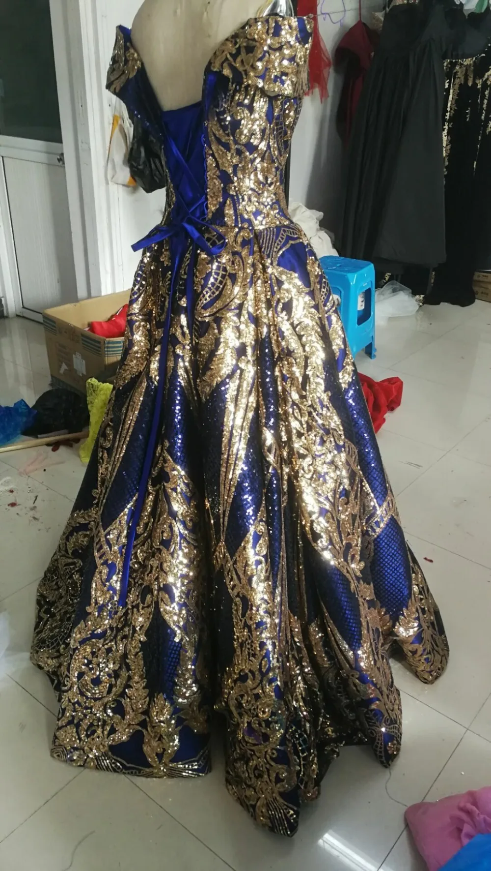Сверкающие красные атласные золотые блестки кружева аппликация платья для вечеринок милое бальное платье Бальные платья