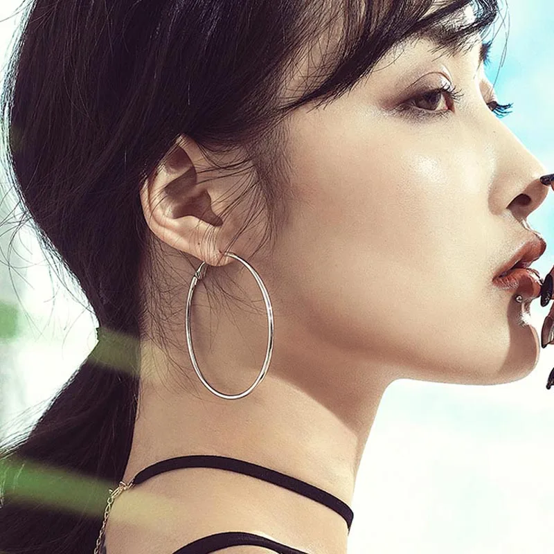 Модные женские босоножки с большой цвета: золотистый серебристый Цвет серьги в