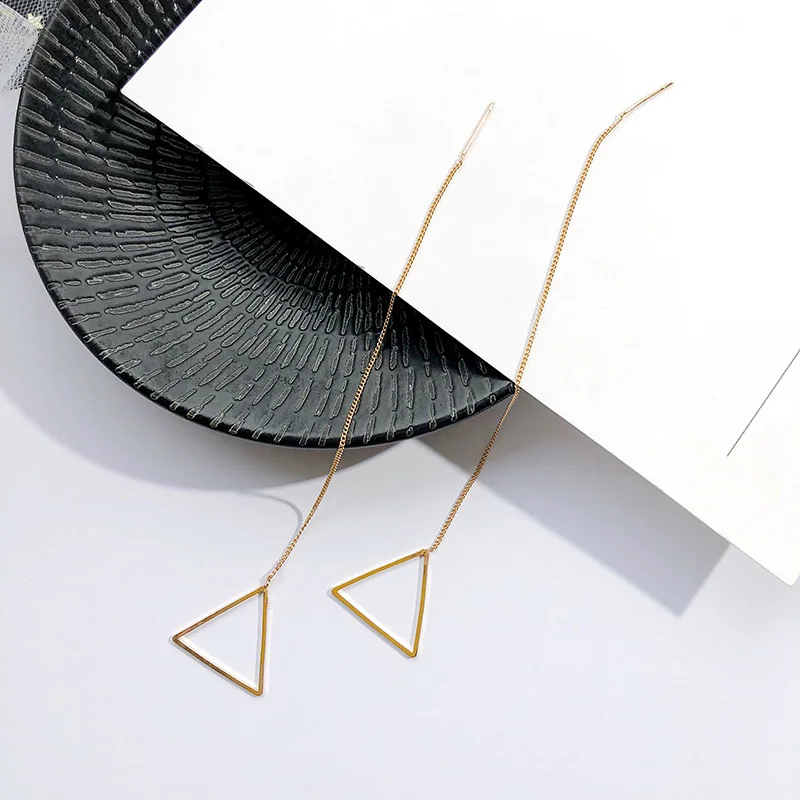 Модные геометрические металлические серьги гвоздики длинные с кисточками полые