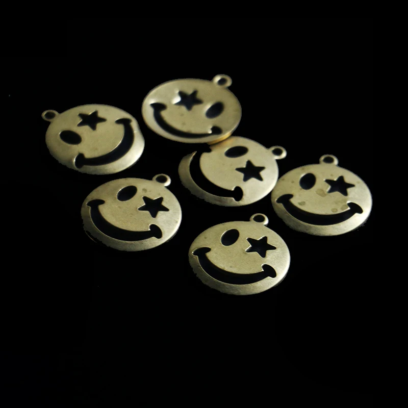 

Brass 18*1mm concave one-hole hollow smiley face pendant DIY retro funny face pendant for jewelry accessories