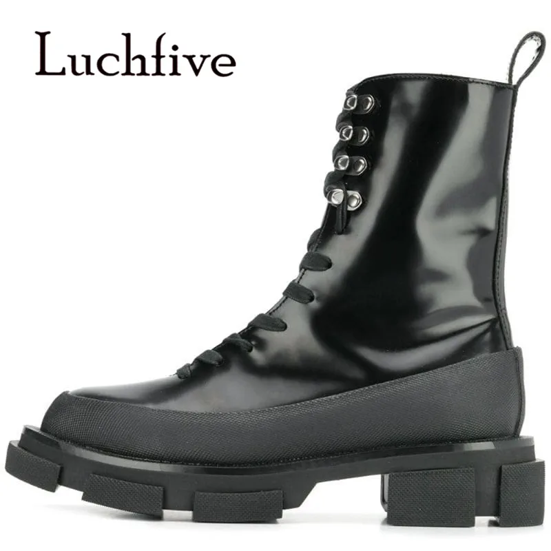 2020 г. Зимние женские мотоциклетные ботинки зимние из блестящей черной кожи на