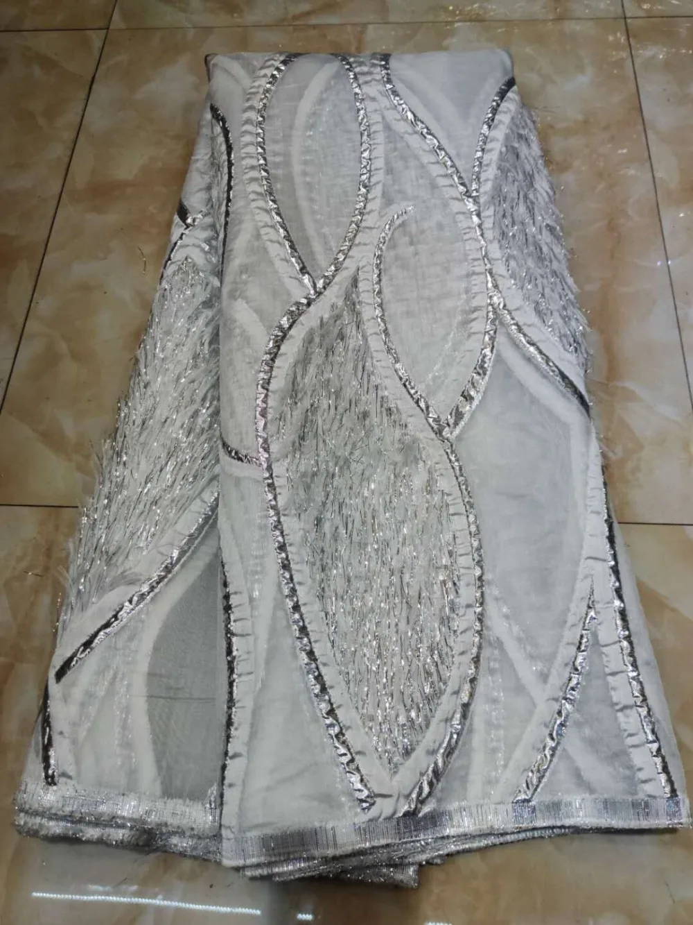 Оптовая продажа французская кружевная ткань с бахромой и перьями