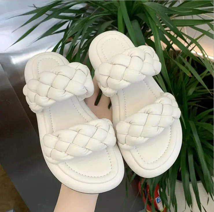 Сандалии Женские однотонные на платформе роскошные удобные шлепанцы с узким