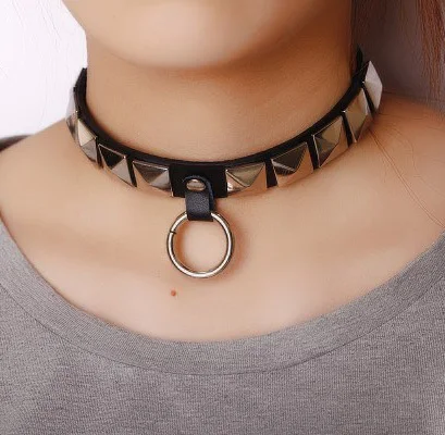 Ожерелье-чокер из кожи с геометрическим рисунком | Украшения и аксессуары