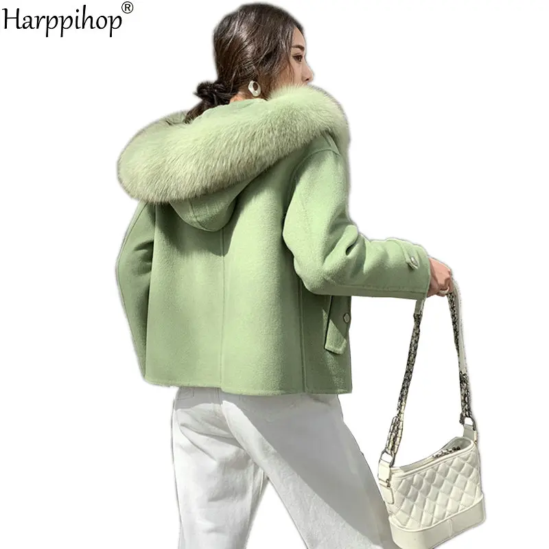 Женская куртка с большим капюшоном и лисьим воротником короткая шерстяная