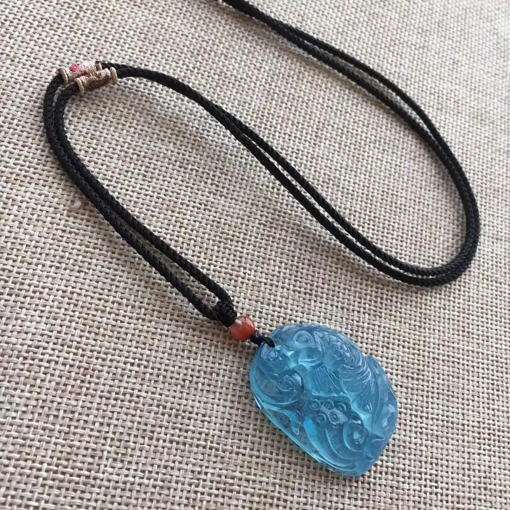 Подвеска из натурального синего цвета со льдом и прозрачной бусиной женская